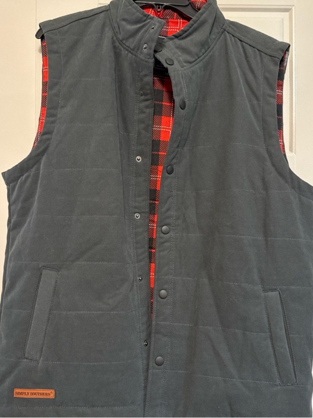 Simply Southern Men's Large  Gray Red Plaid Quilted Snap Front Vest with Pockets